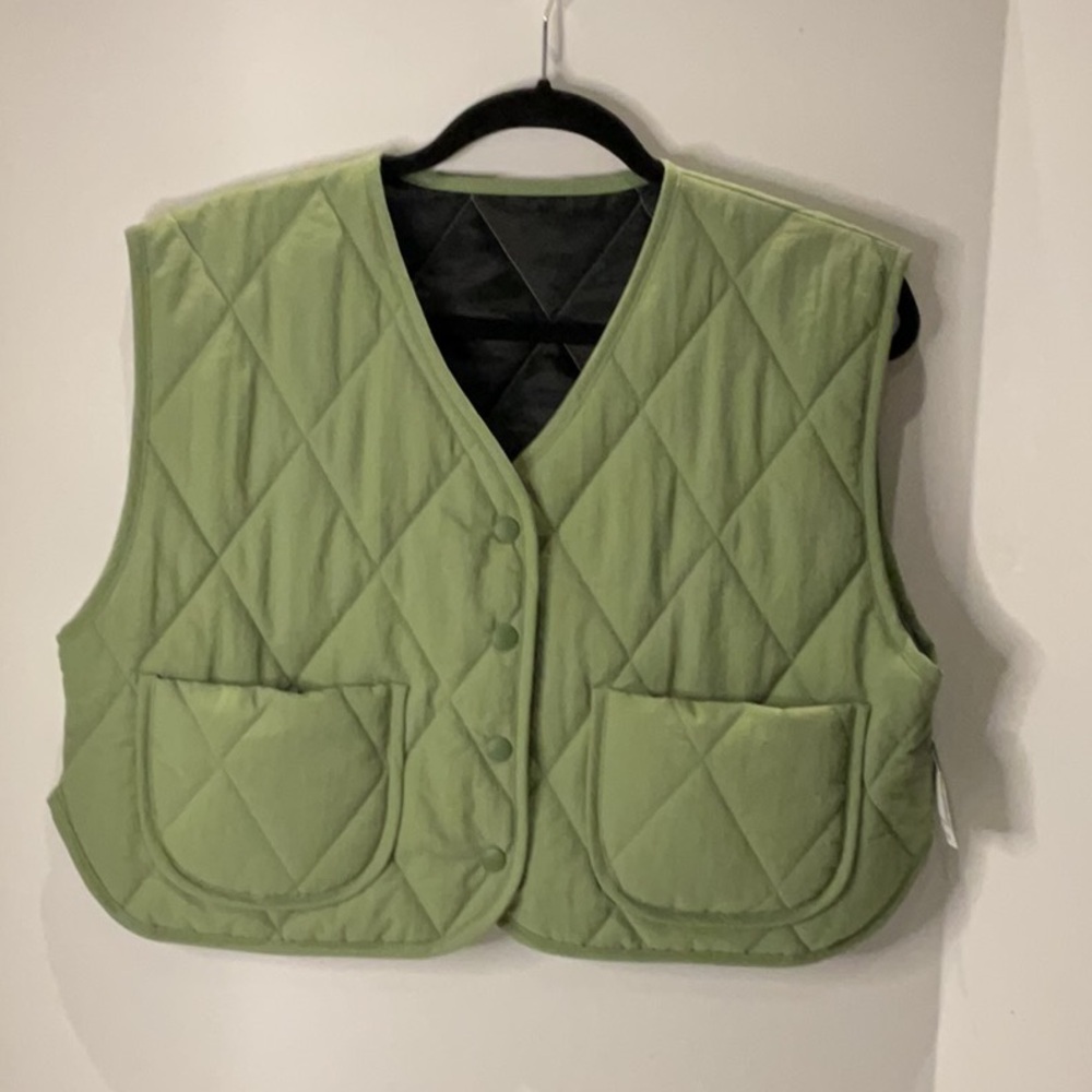 Unique Cropped Quilted Vest with Pockets